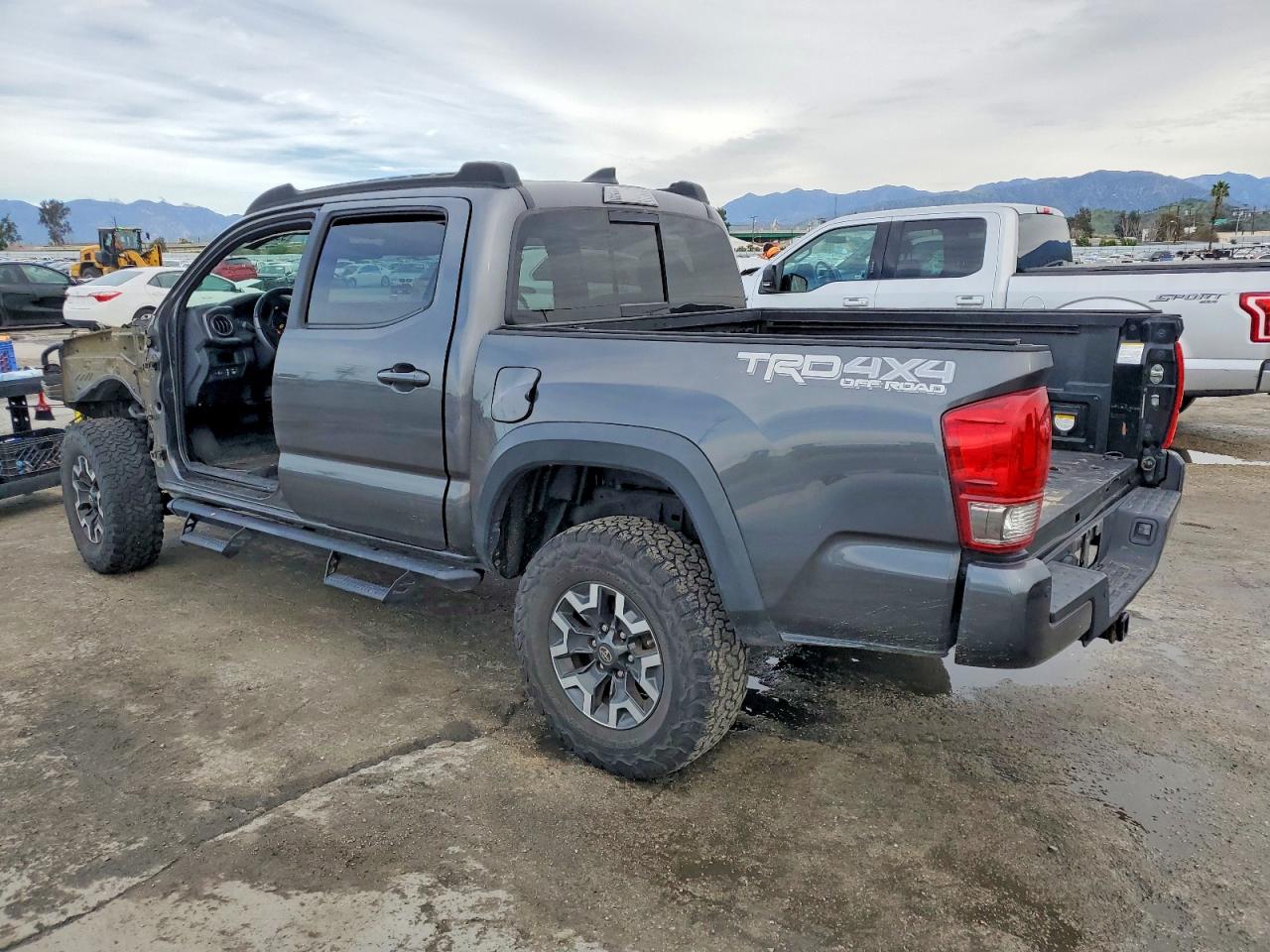 2017 TOYOTA TACOMA DOUBLE CAB photo 4