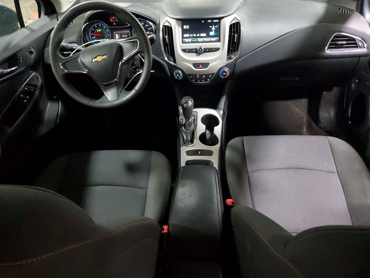 2017 CHEVROLET CRUZE LS photo 8