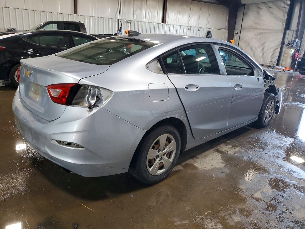 2017 CHEVROLET CRUZE LS photo 3