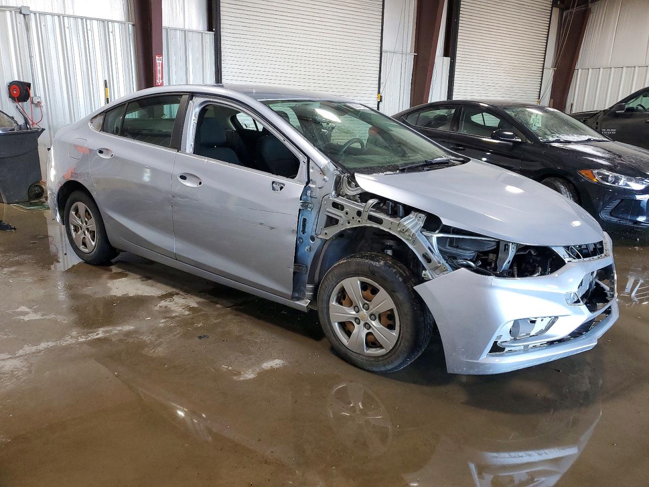 2017 CHEVROLET CRUZE LS photo 4