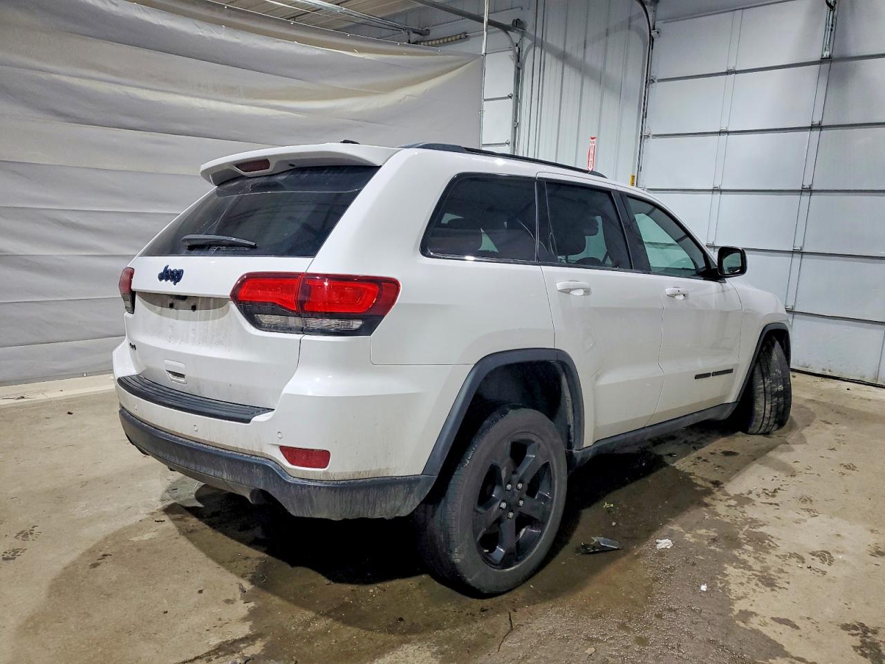 2018 JEEP GRAND CHEROKEE LAREDO photo 3