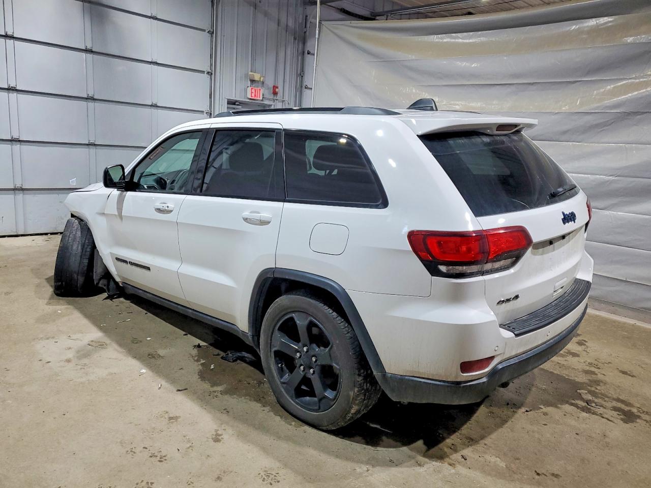 2018 JEEP GRAND CHEROKEE LAREDO photo 2