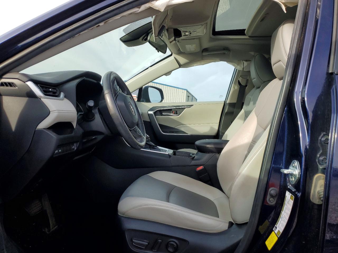 2021 TOYOTA RAV4 XLE PREMIUM photo 7