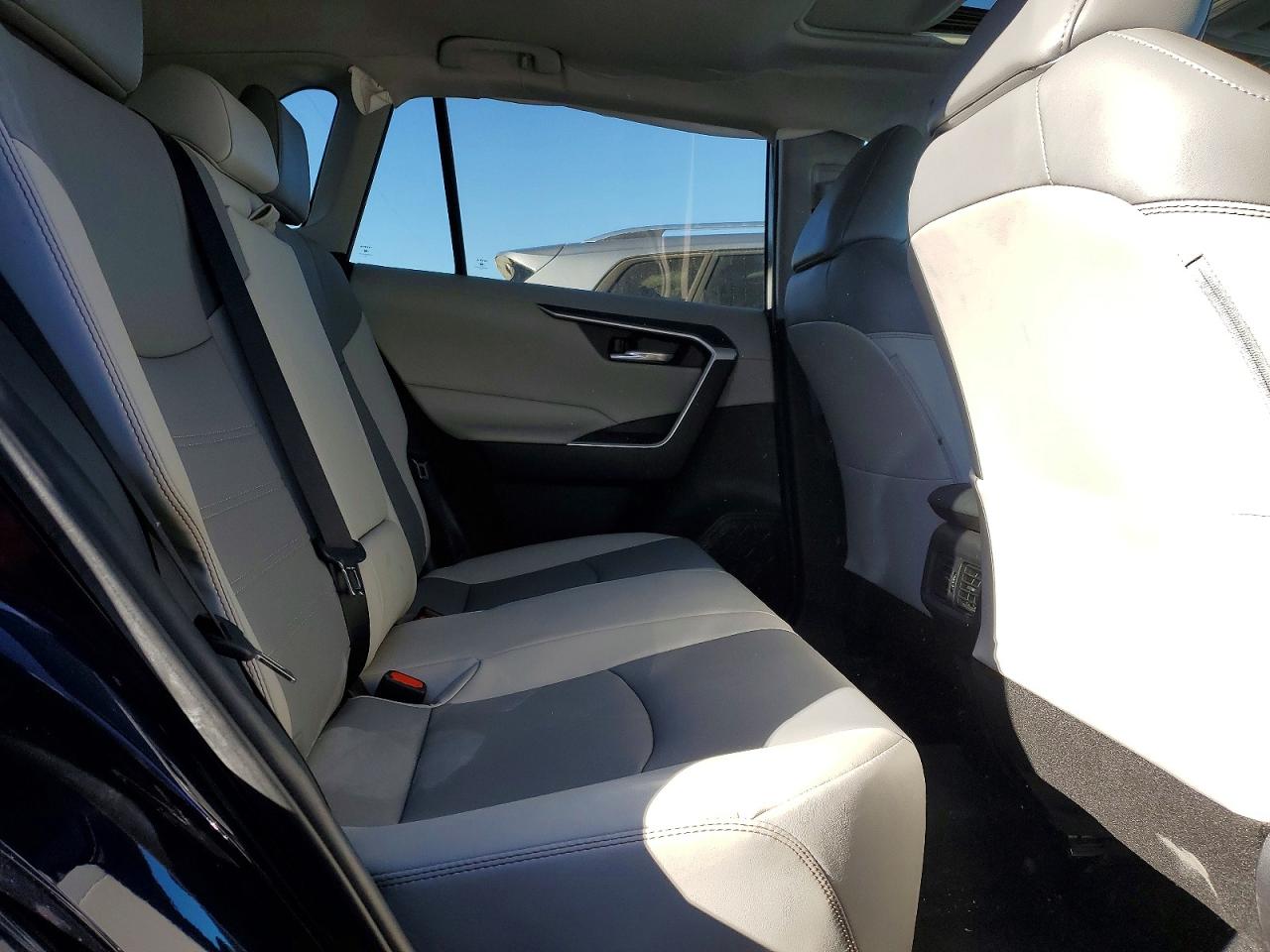 2021 TOYOTA RAV4 XLE PREMIUM photo 11