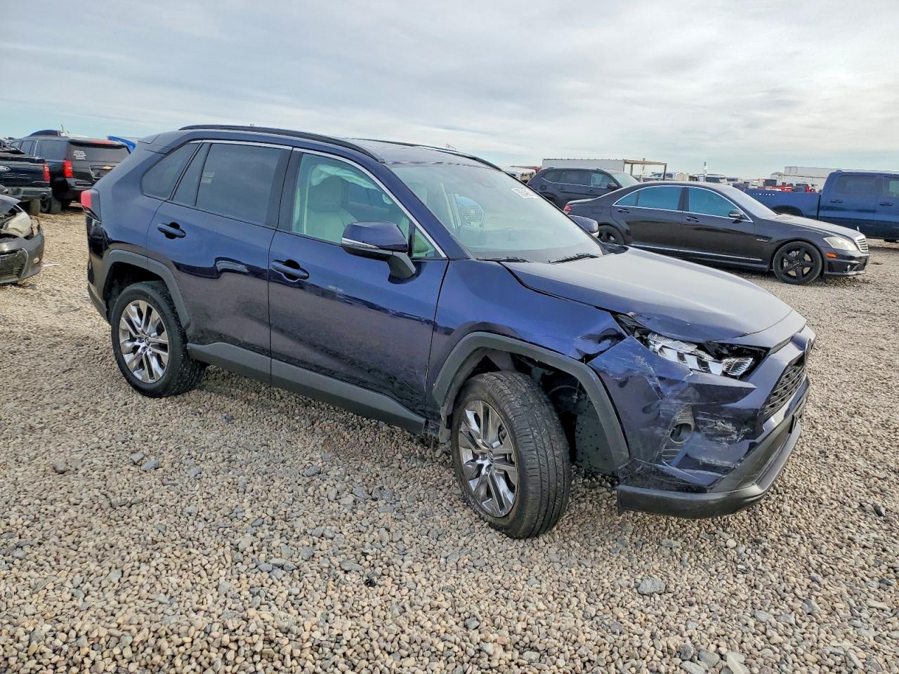 2021 TOYOTA RAV4 XLE PREMIUM photo 4