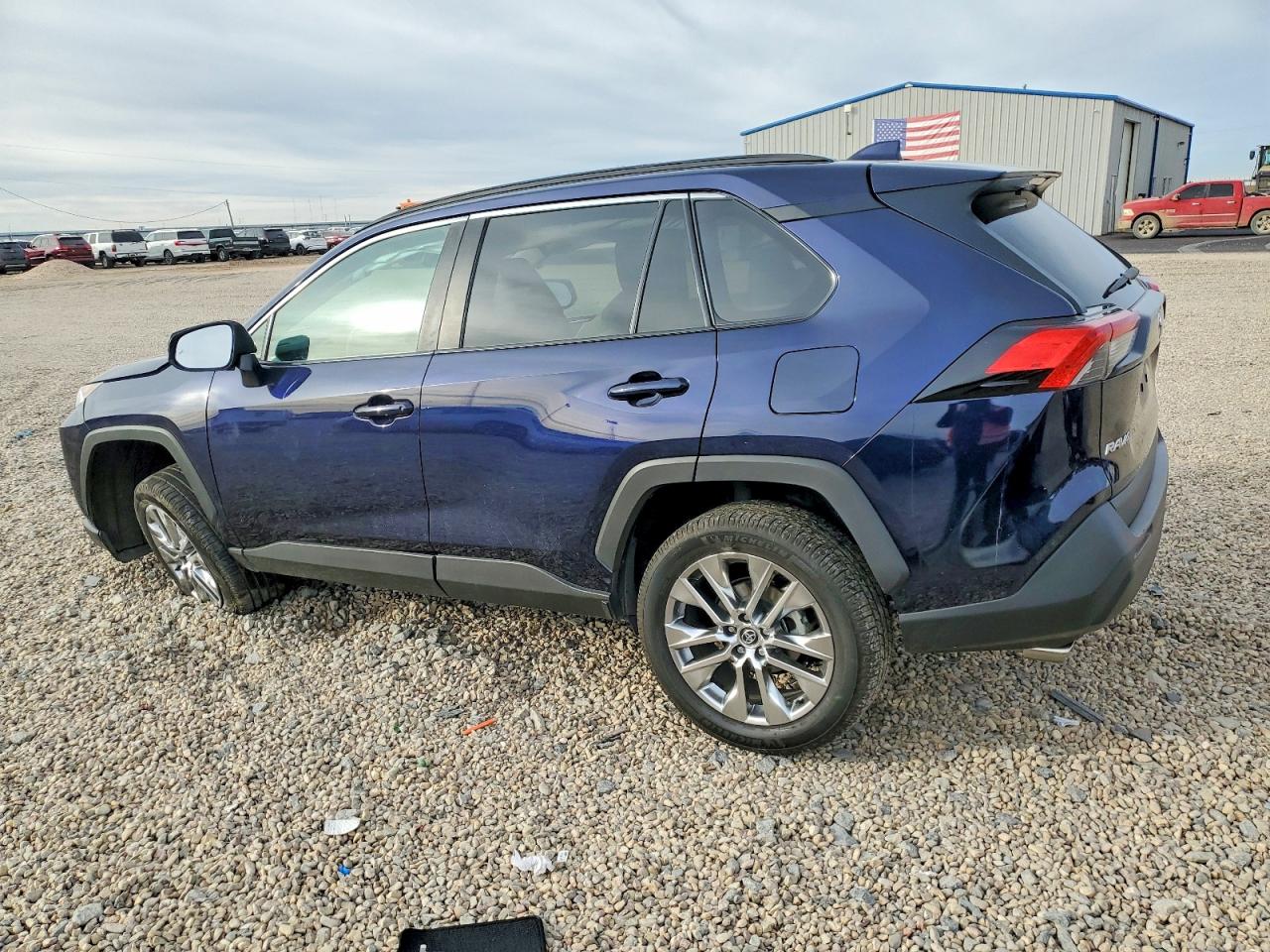 2021 TOYOTA RAV4 XLE PREMIUM photo 2