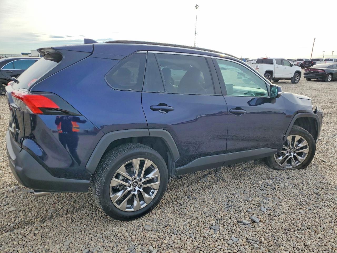 2021 TOYOTA RAV4 XLE PREMIUM photo 3