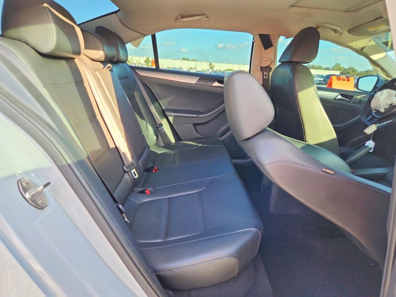 2017 VOLKSWAGEN JETTA SE photo 10