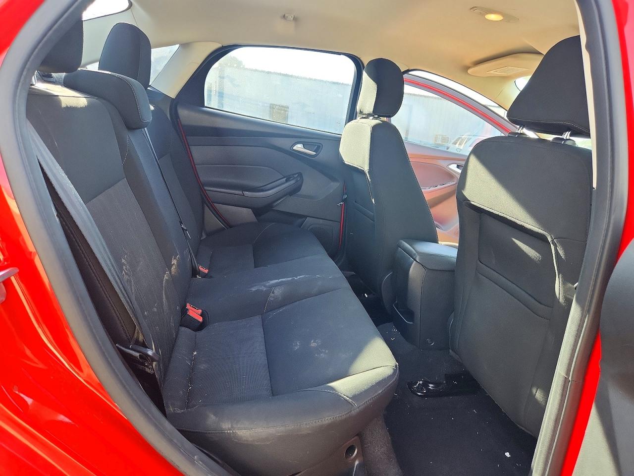 2017 FORD FOCUS SE photo 10