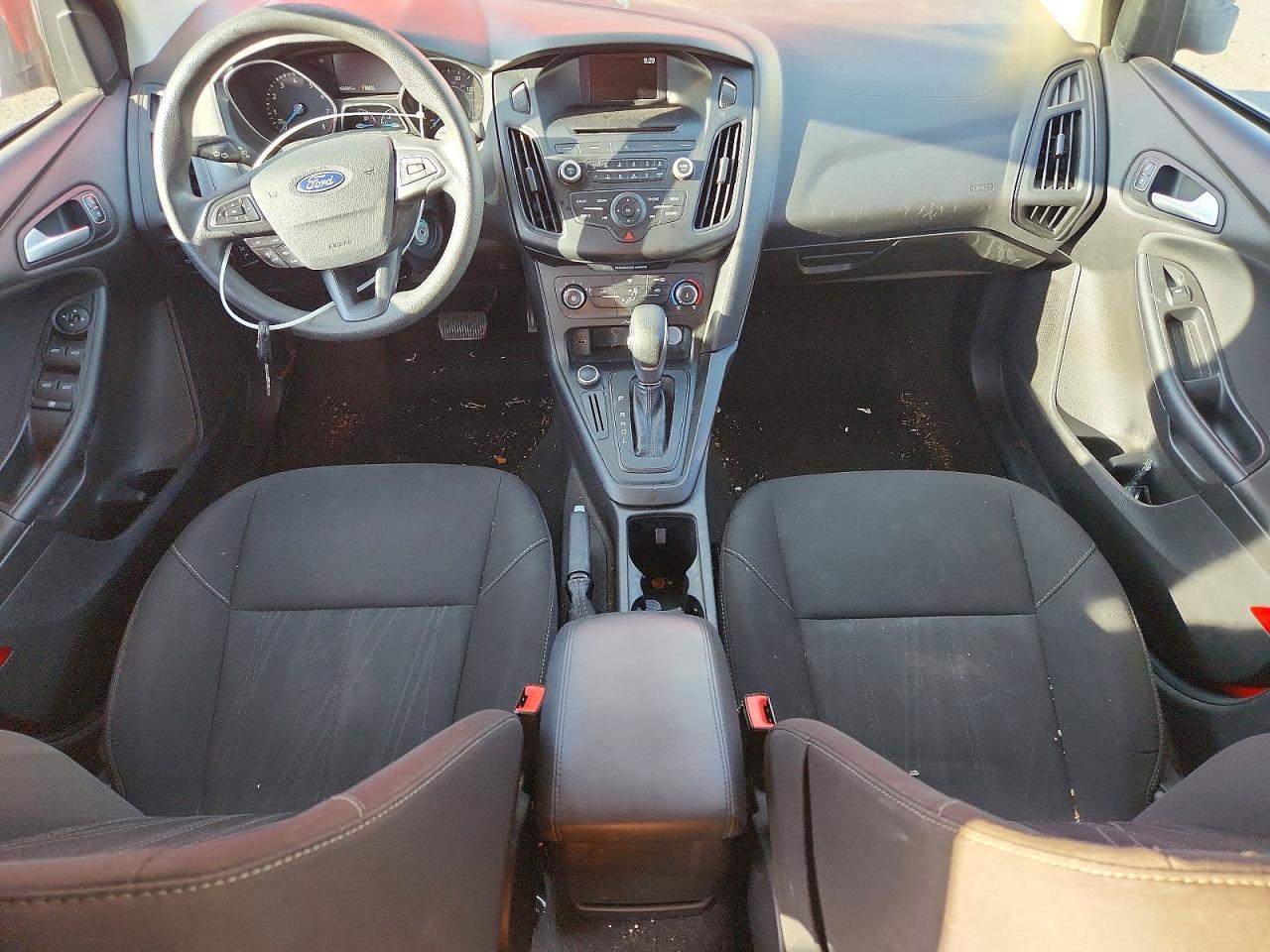 2017 FORD FOCUS SE photo 8