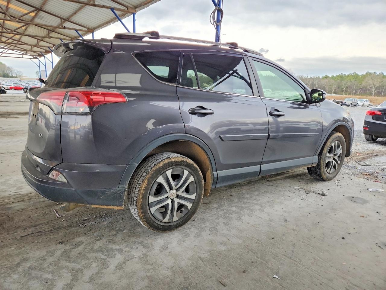 2018 TOYOTA RAV4 LE photo 3