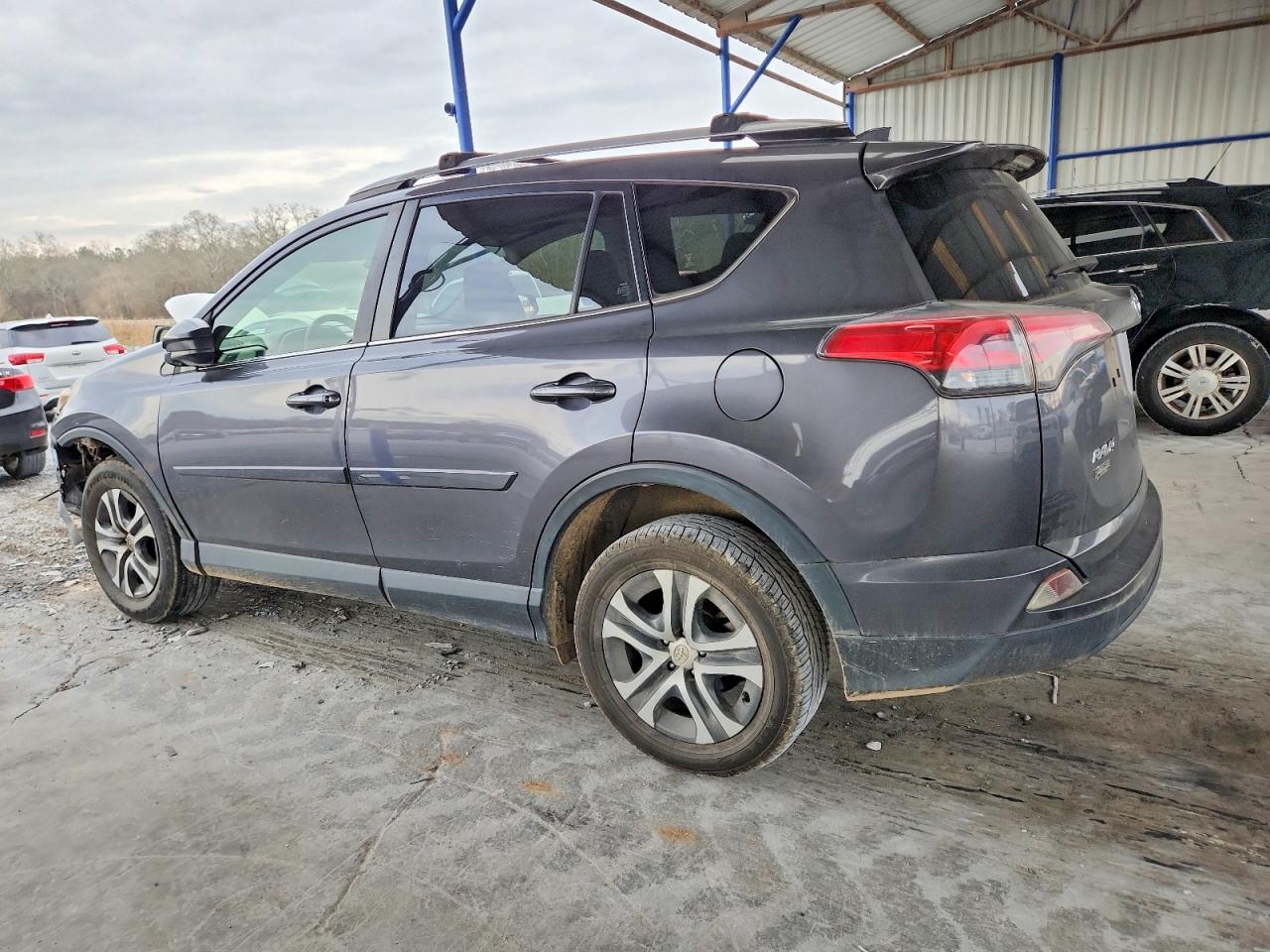 2018 TOYOTA RAV4 LE photo 2