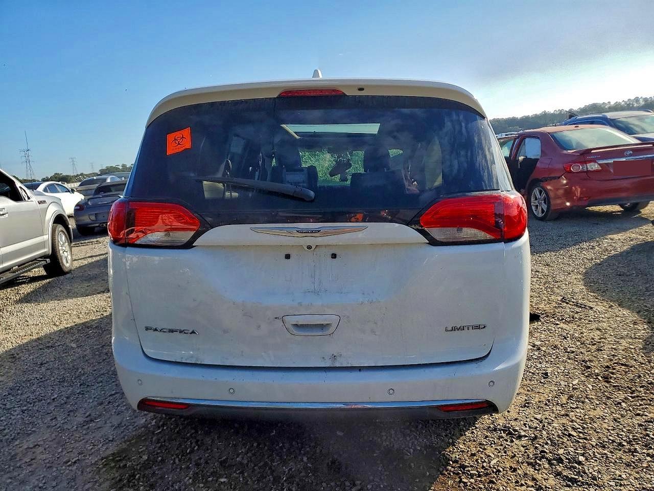 2019 CHRYSLER PACIFICA LIMITED photo 6