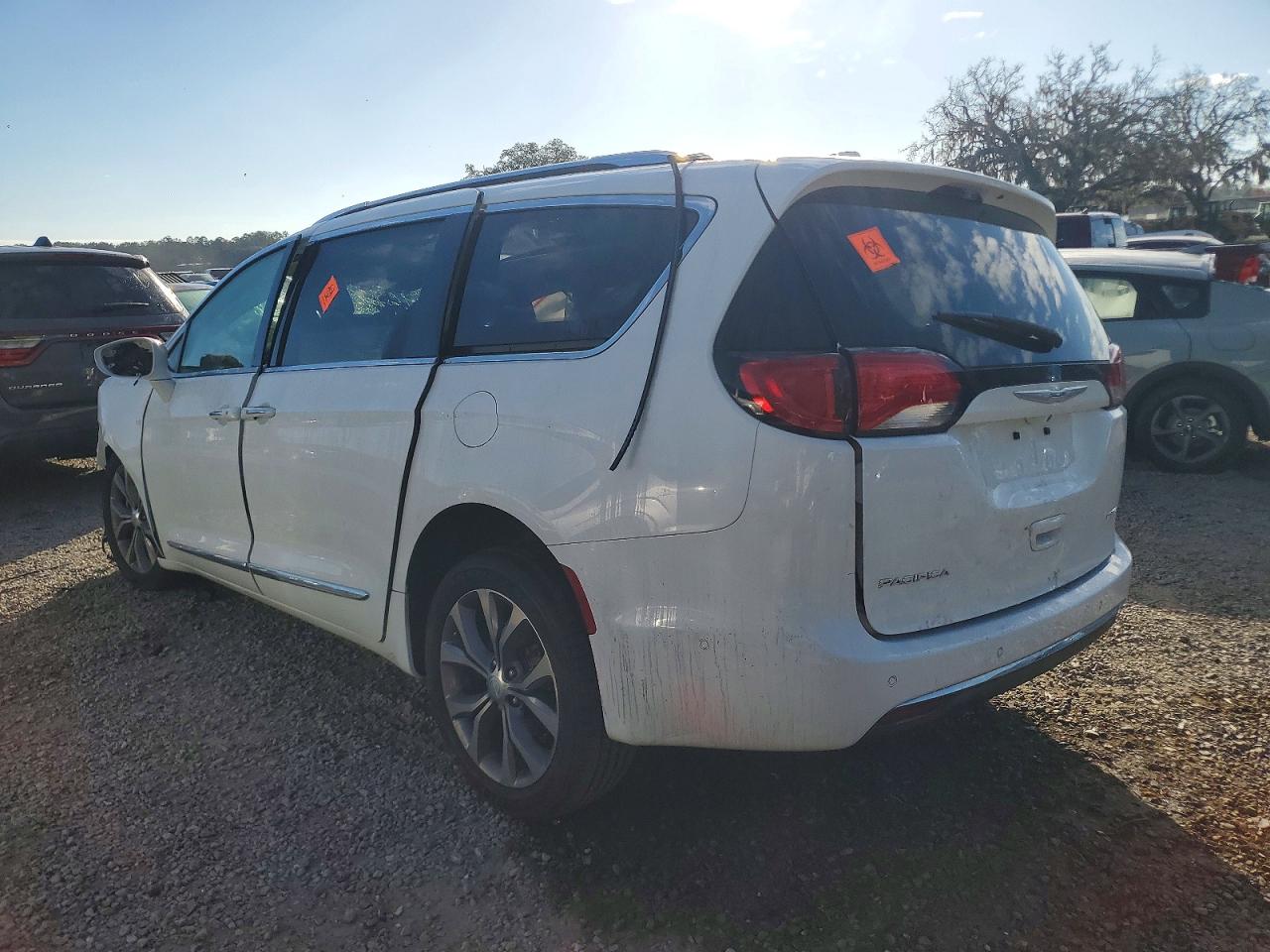 2019 CHRYSLER PACIFICA LIMITED photo 2