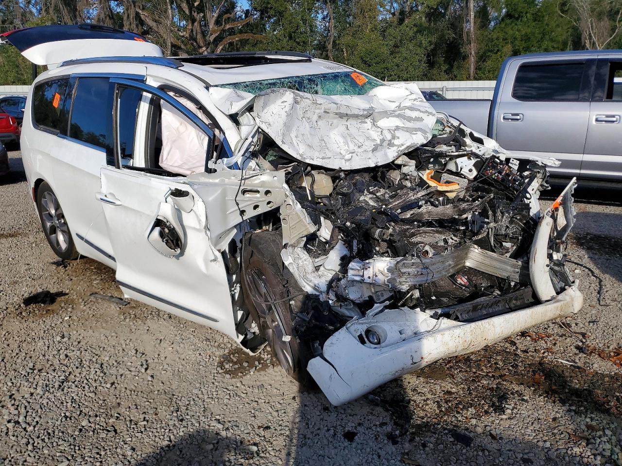 2019 CHRYSLER PACIFICA LIMITED photo 4