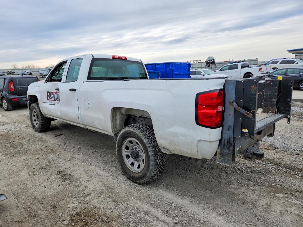 2015 CHEVROLET SILVERADO C2500 HEAVY DUTY photo 2