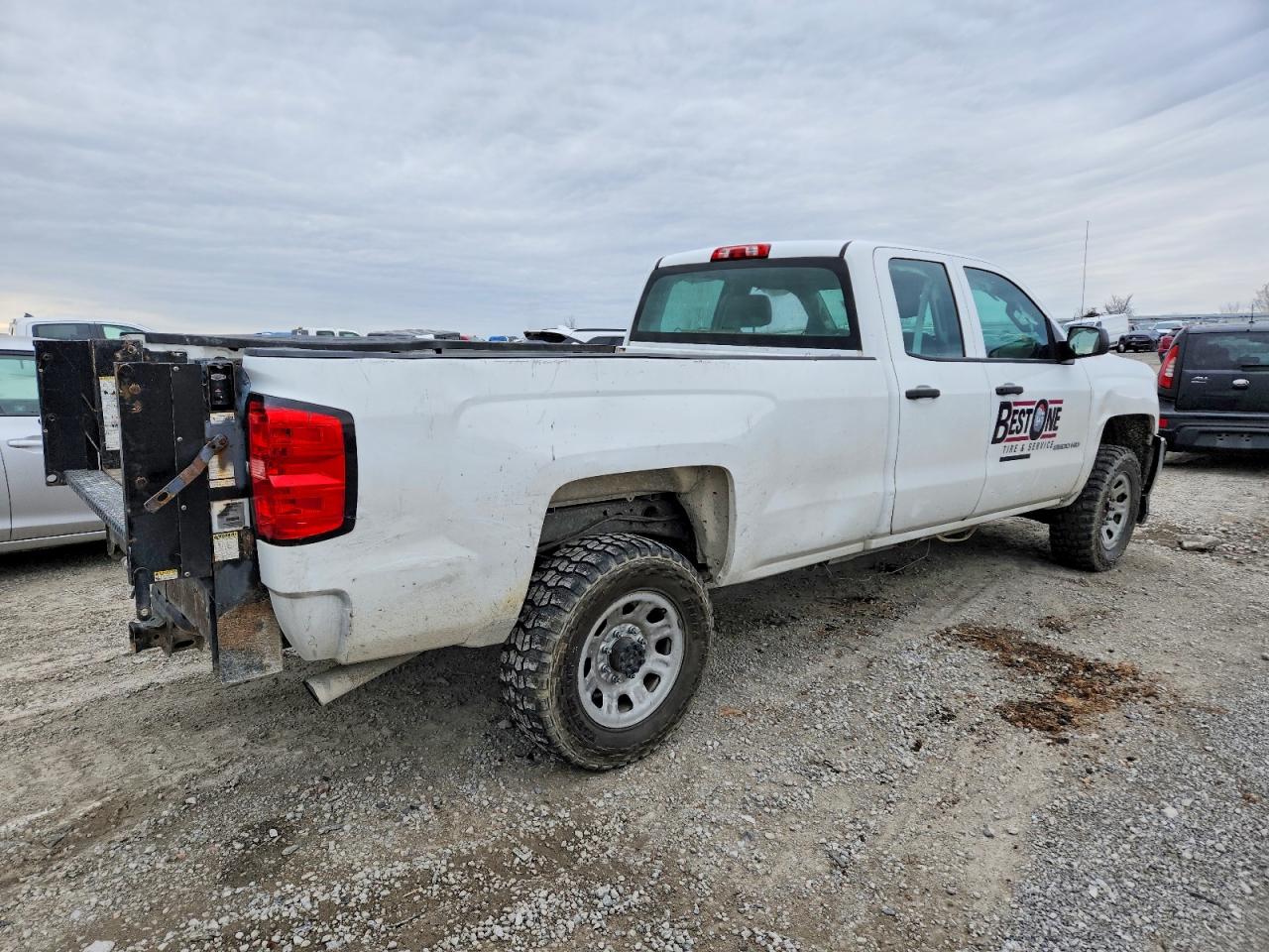 2015 CHEVROLET SILVERADO C2500 HEAVY DUTY photo 3