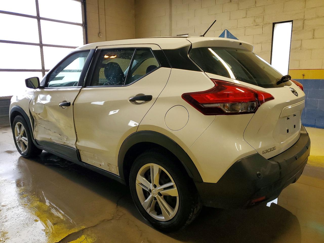 2020 NISSAN KICKS S photo 2