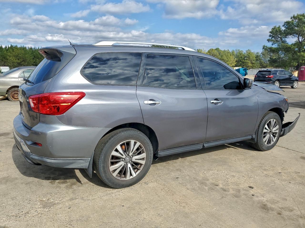2017 NISSAN PATHFINDER S photo 3