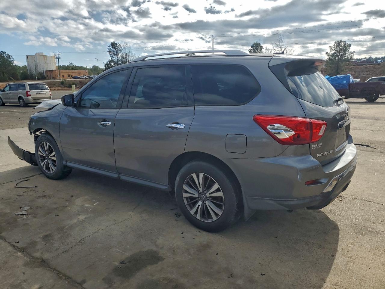 2017 NISSAN PATHFINDER S photo 2
