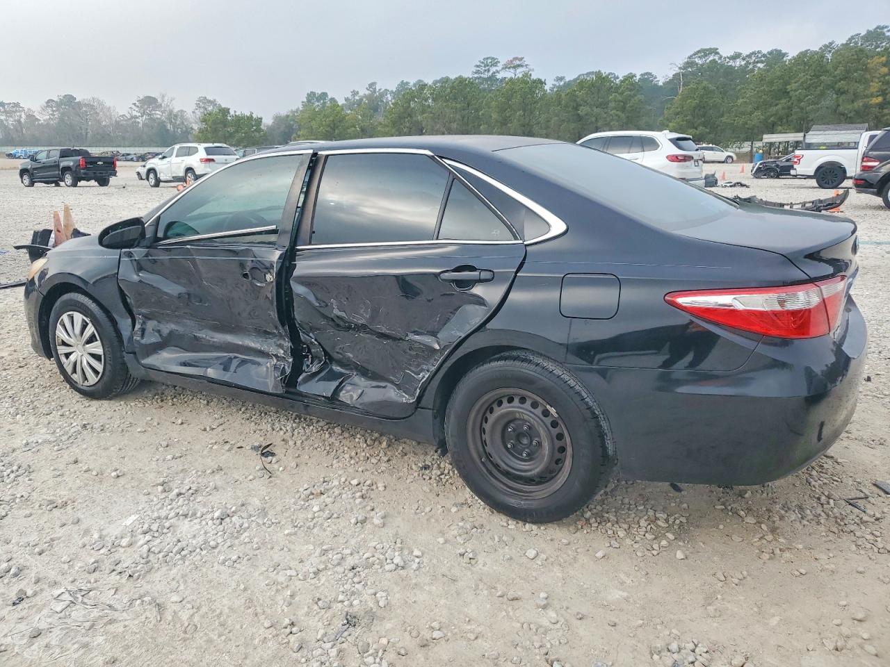 2017 TOYOTA CAMRY photo 2