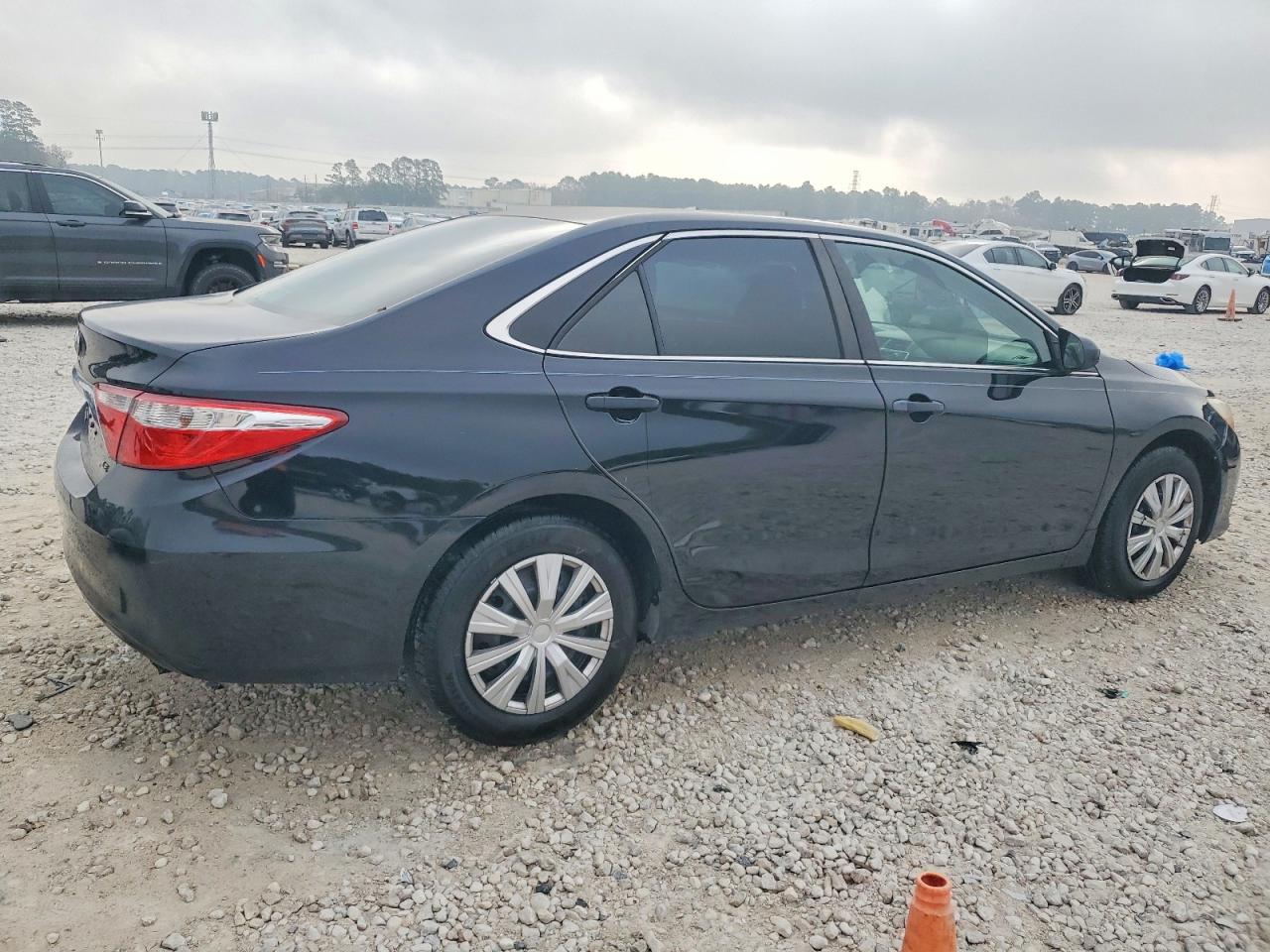 2017 TOYOTA CAMRY photo 3