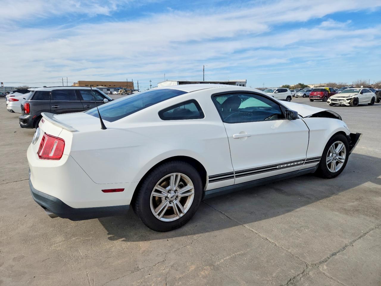 2012 FORD MUSTANG photo 3