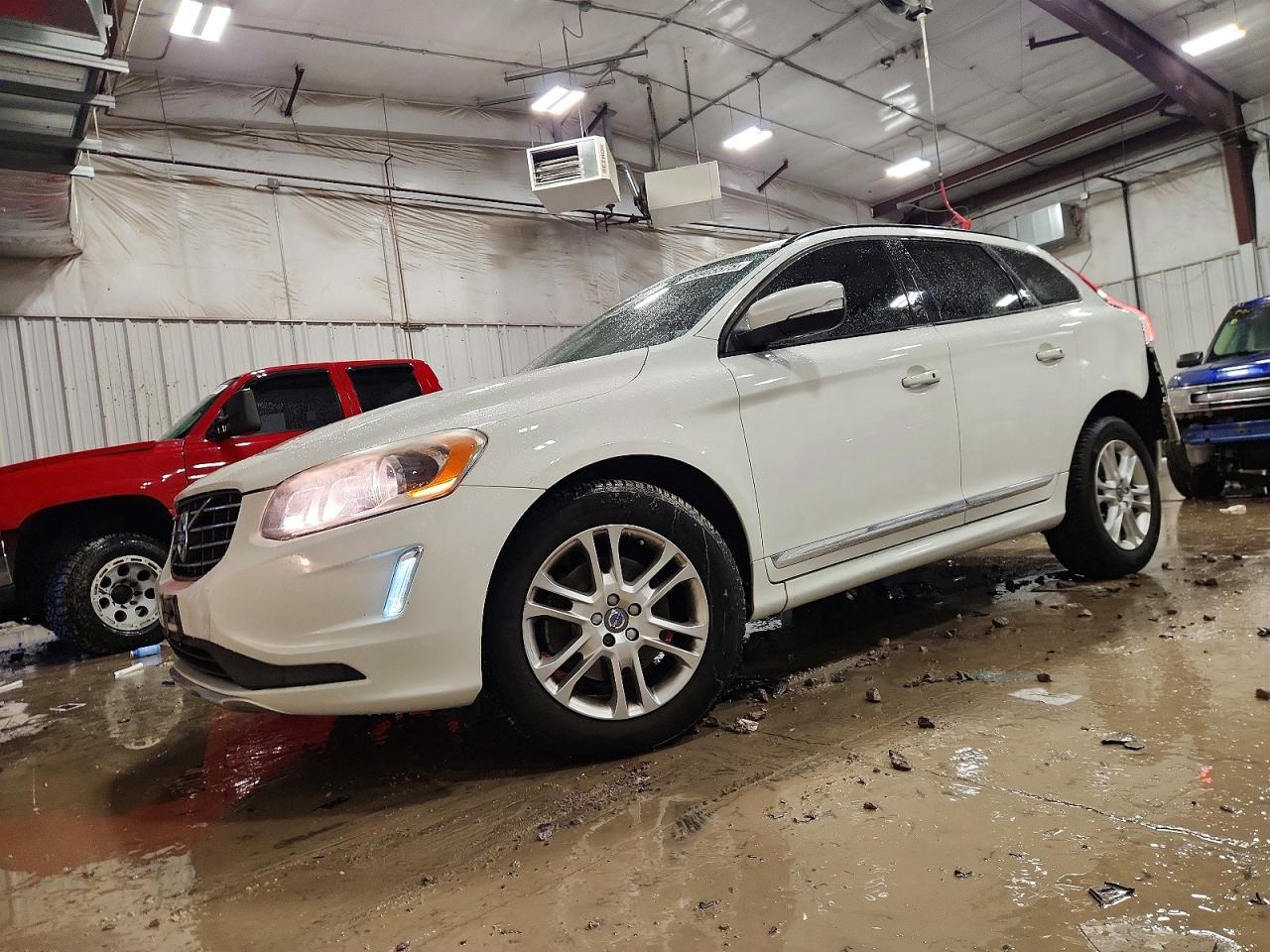 2015 VOLVO XC60