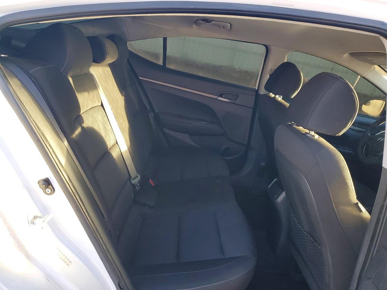 2017 HYUNDAI ELANTRA SE photo 10