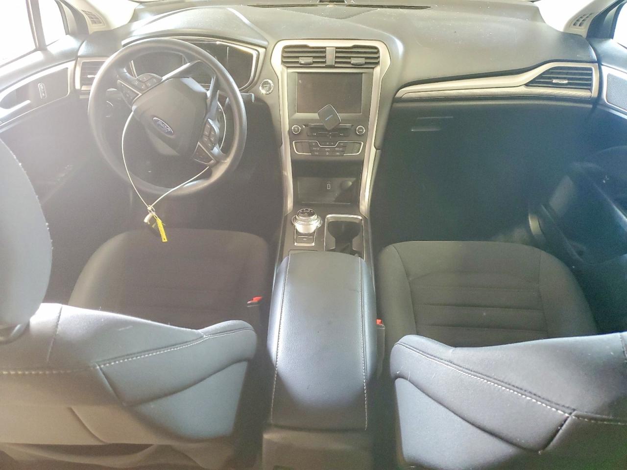 2017 FORD FUSION SE photo 8