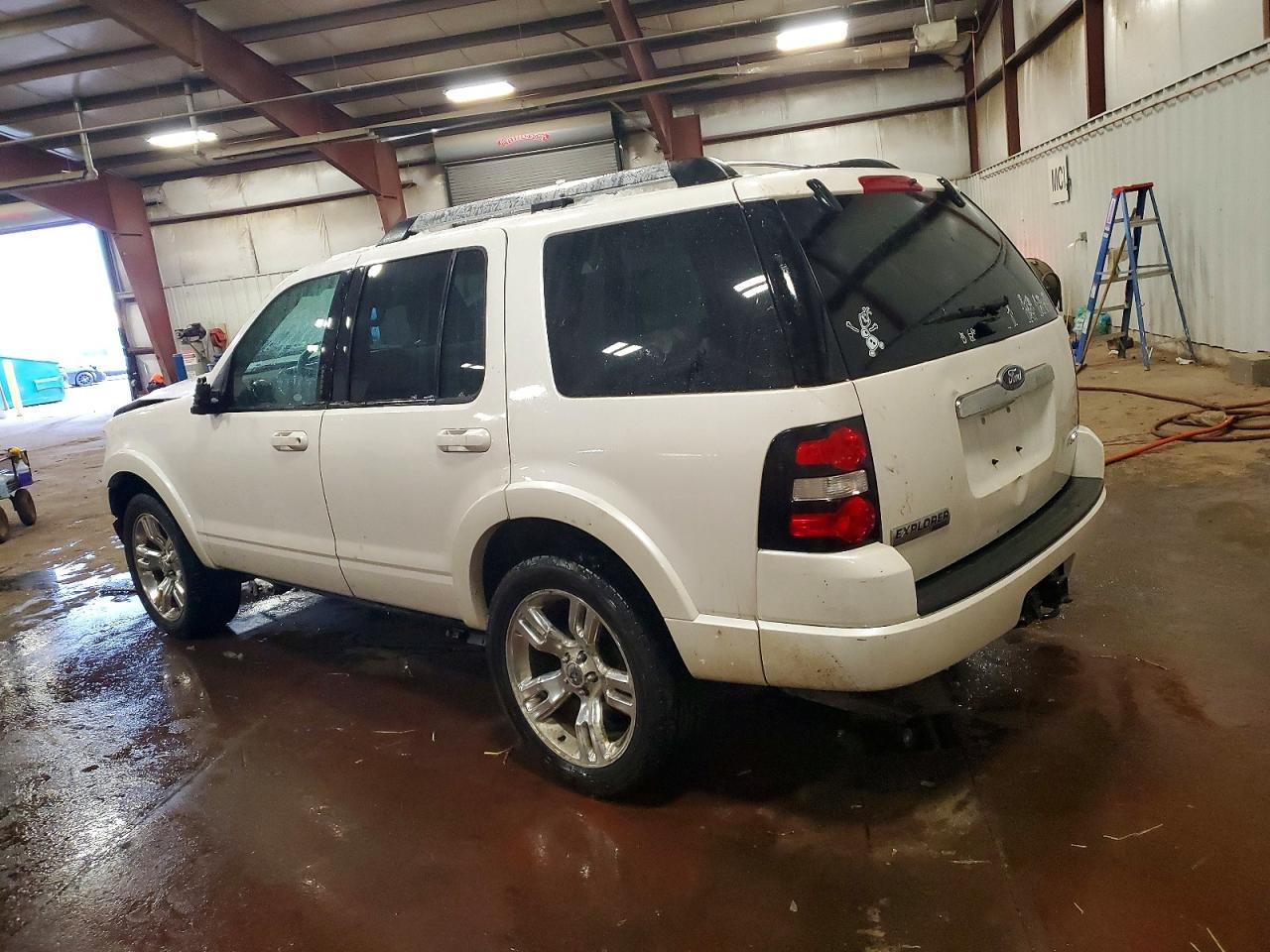 2010 FORD EXPLORER LIMITED photo 2