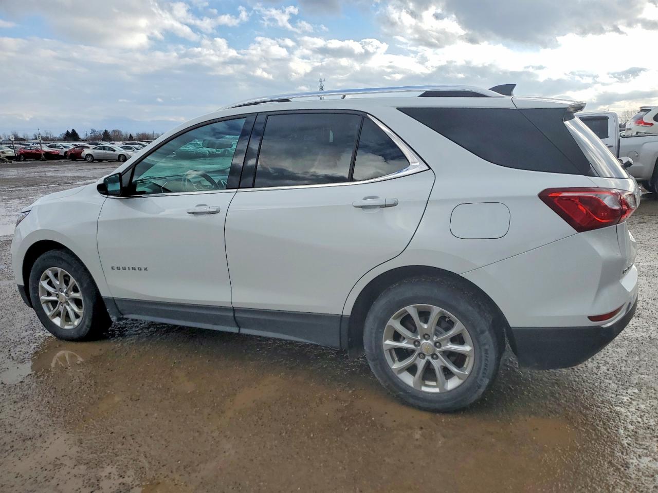 2020 CHEVROLET EQUINOX LT photo 2
