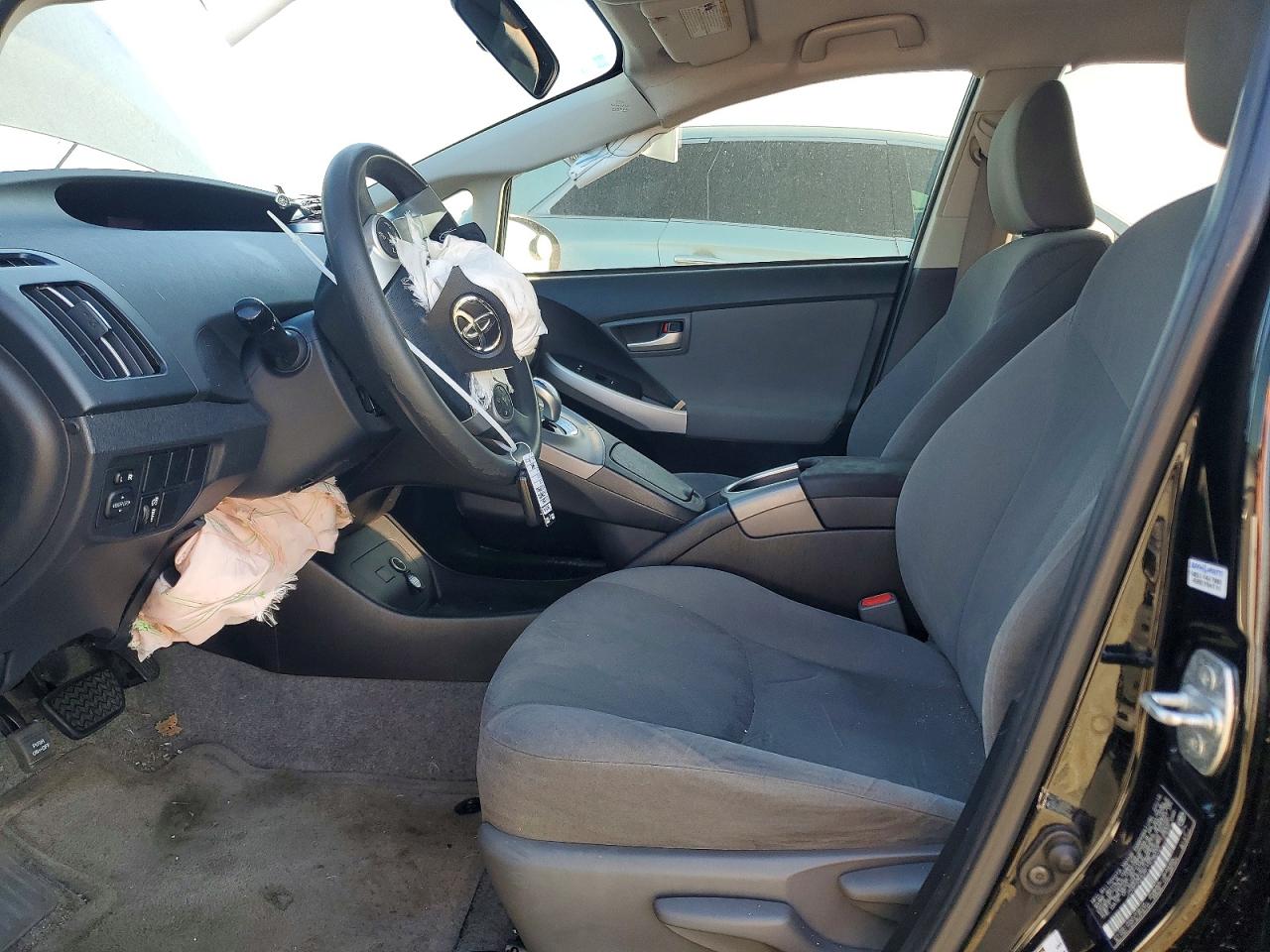 2015 TOYOTA PRIUS photo 7