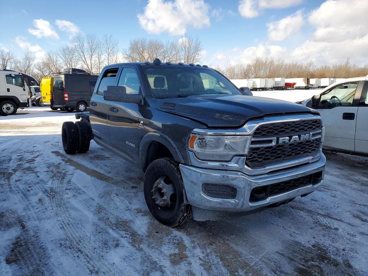 2022 RAM 3500 TRUCK CAB AND CHASSIS photo 4