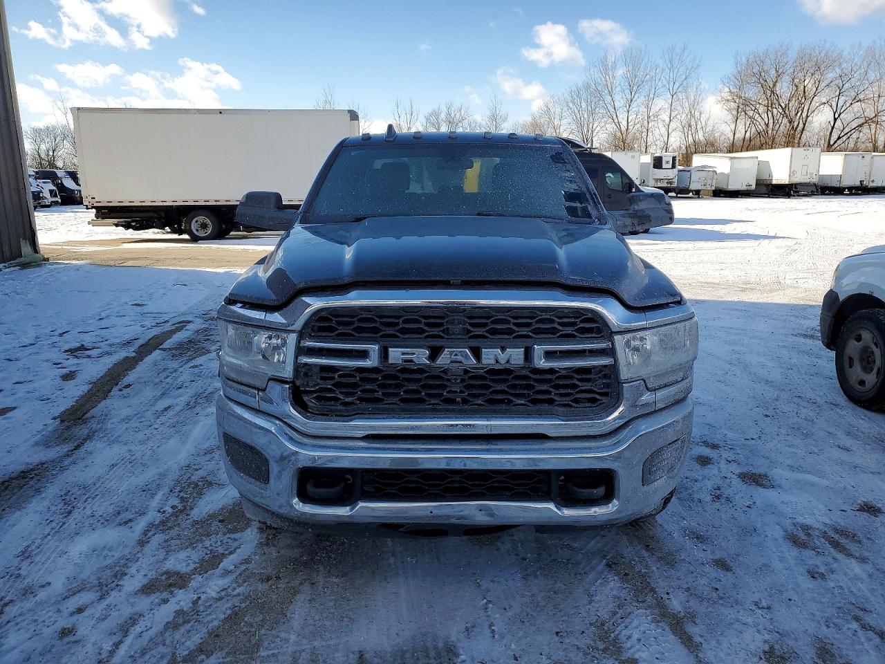 2022 RAM 3500 TRUCK CAB AND CHASSIS photo 5