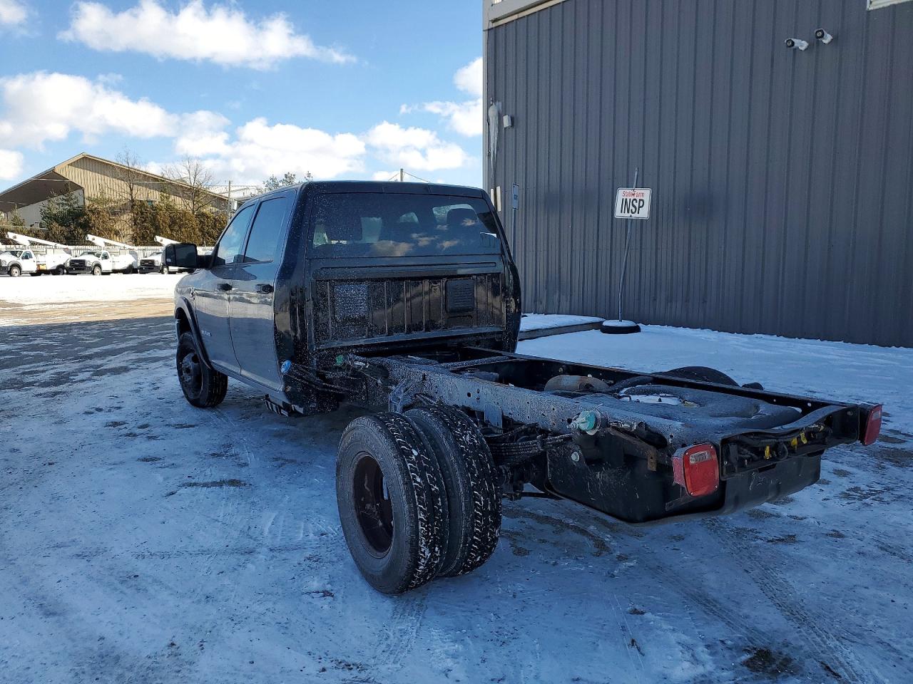 2022 RAM 3500 TRUCK CAB AND CHASSIS photo 2