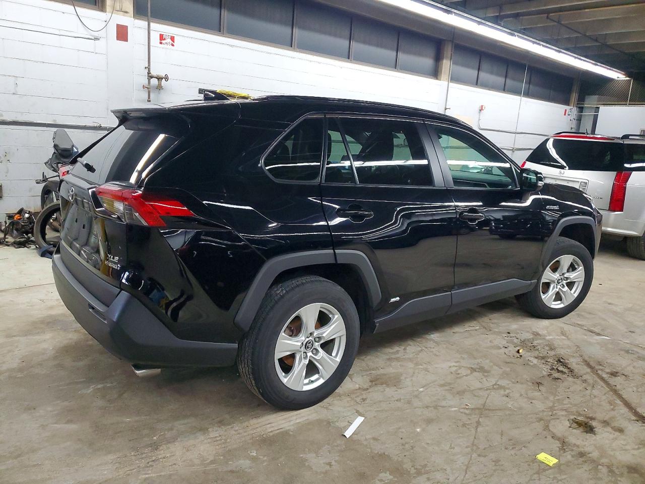 2019 TOYOTA RAV4 XLE photo 3