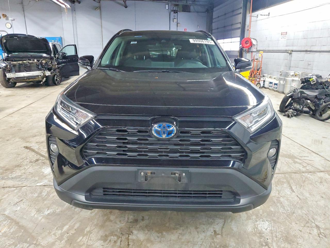 2019 TOYOTA RAV4 XLE photo 5