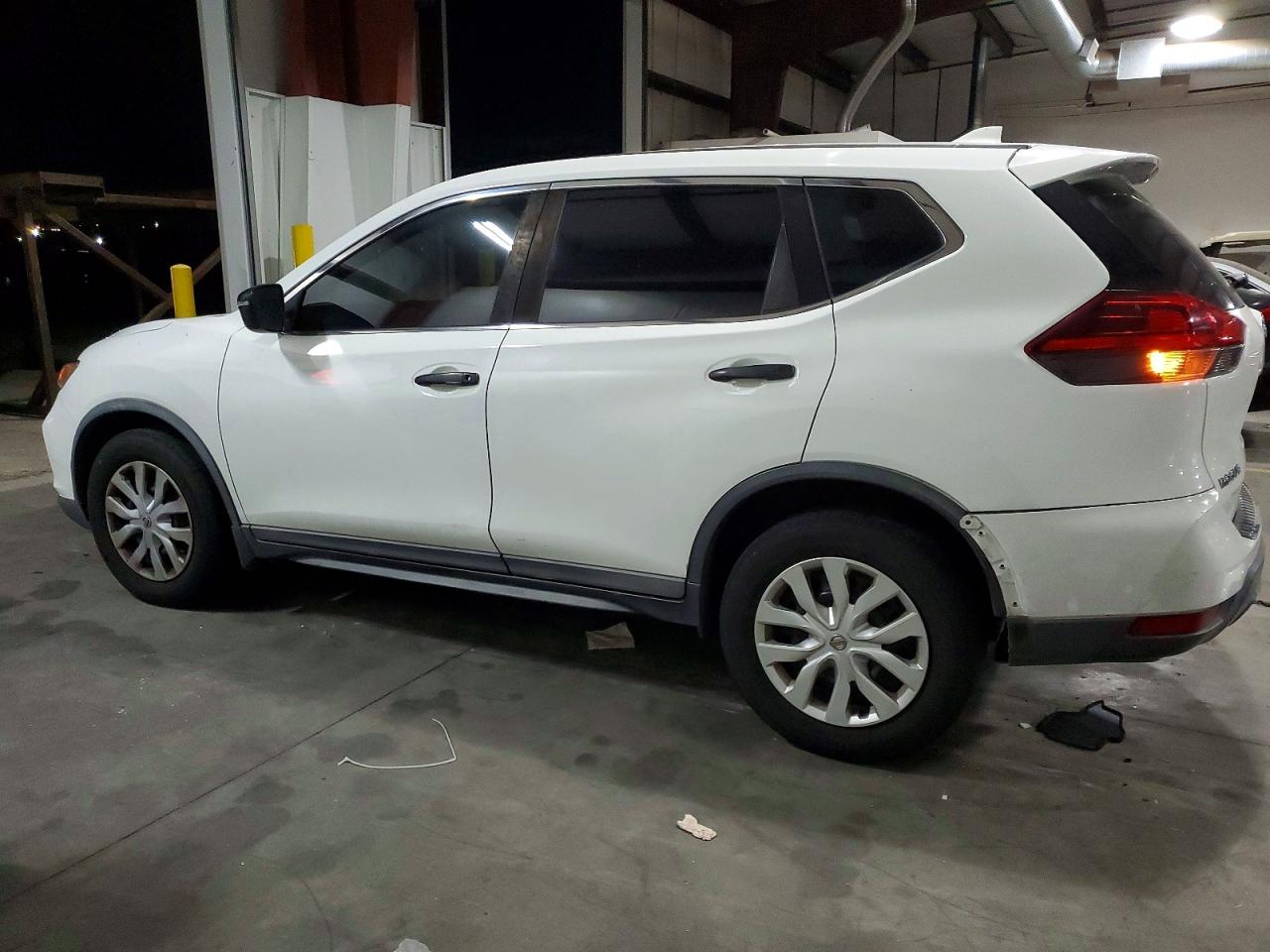 2018 NISSAN ROGUE S photo 2