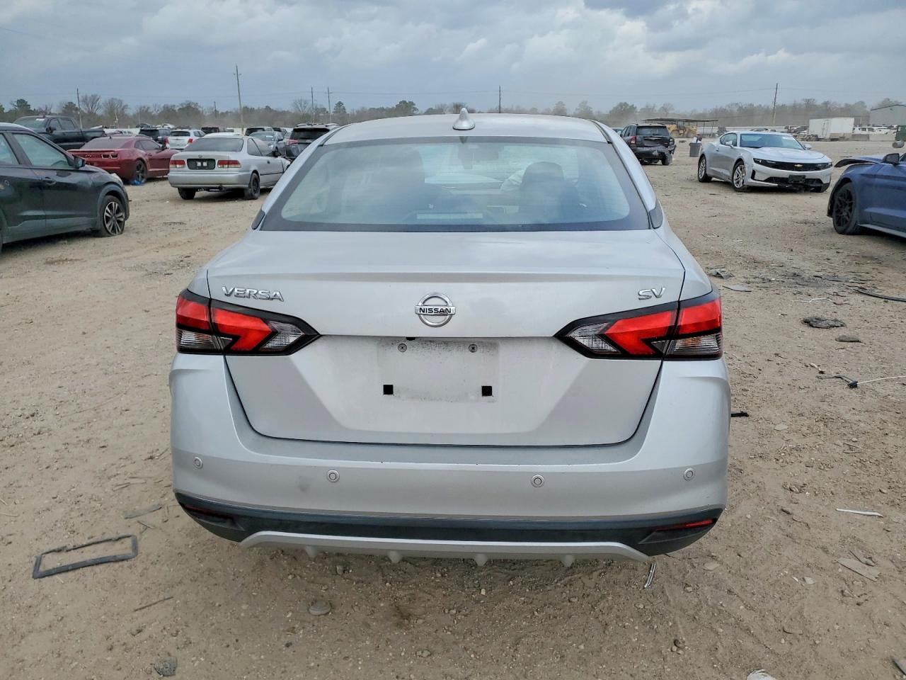 2020 NISSAN VERSA SV photo 16