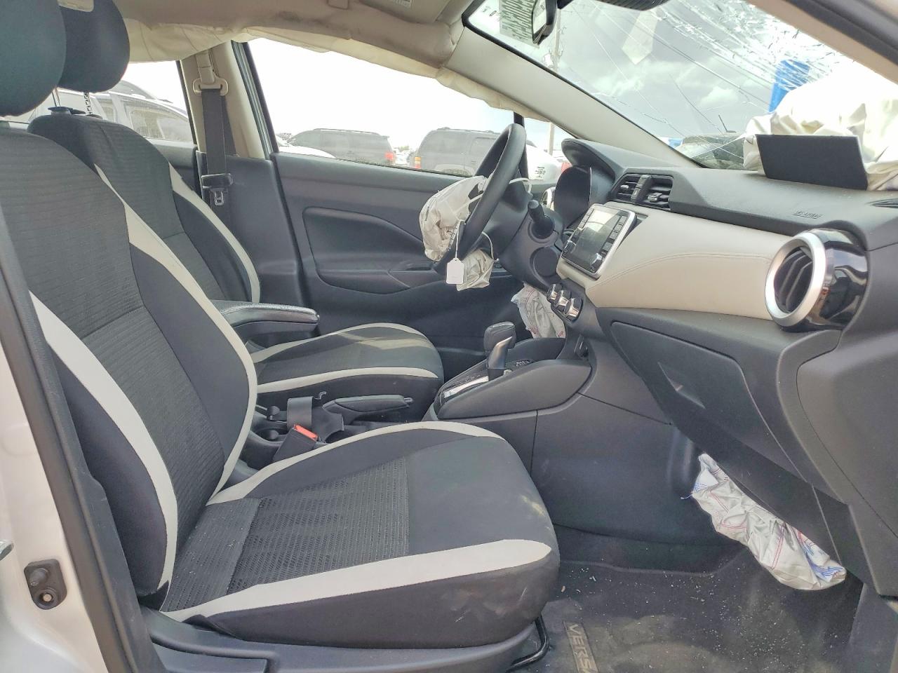 2020 NISSAN VERSA SV photo 19