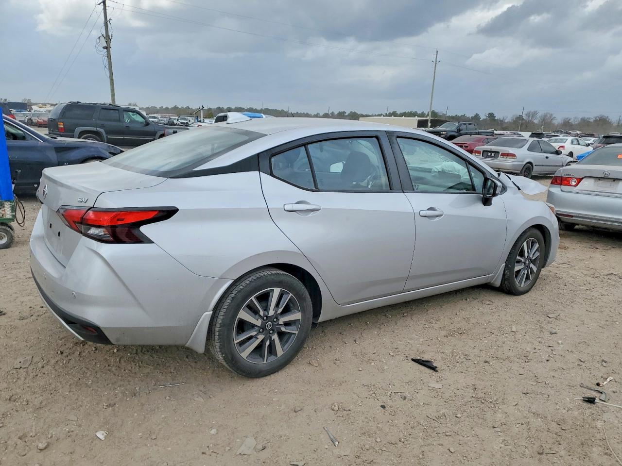 2020 NISSAN VERSA SV photo 7