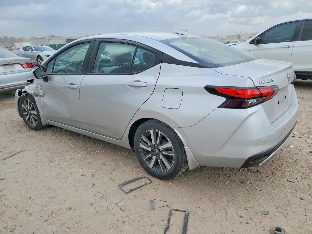 2020 NISSAN VERSA SV photo 4