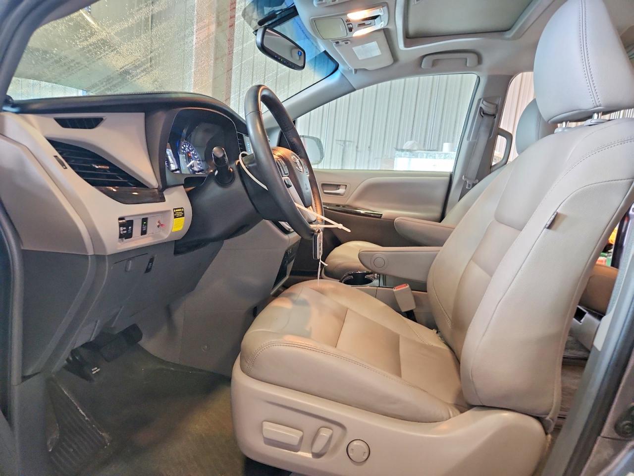 2016 TOYOTA SIENNA XLE 7 PASSENGER photo 7