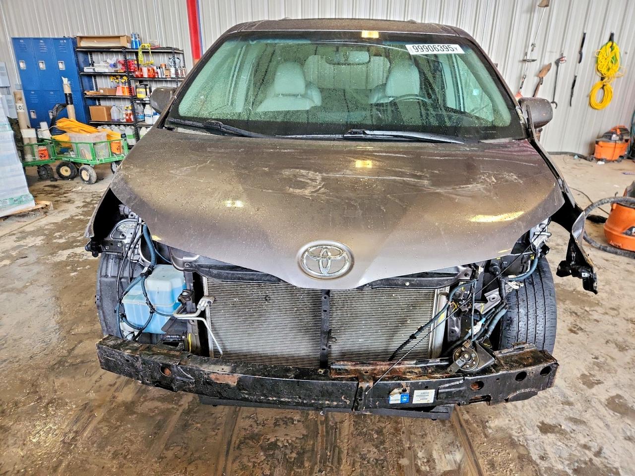 2016 TOYOTA SIENNA XLE 7 PASSENGER photo 5