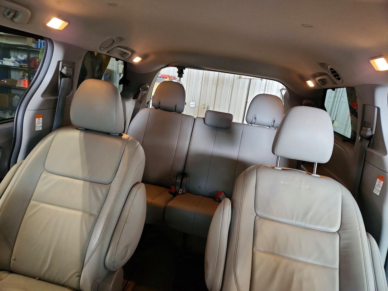 2016 TOYOTA SIENNA XLE 7 PASSENGER photo 10