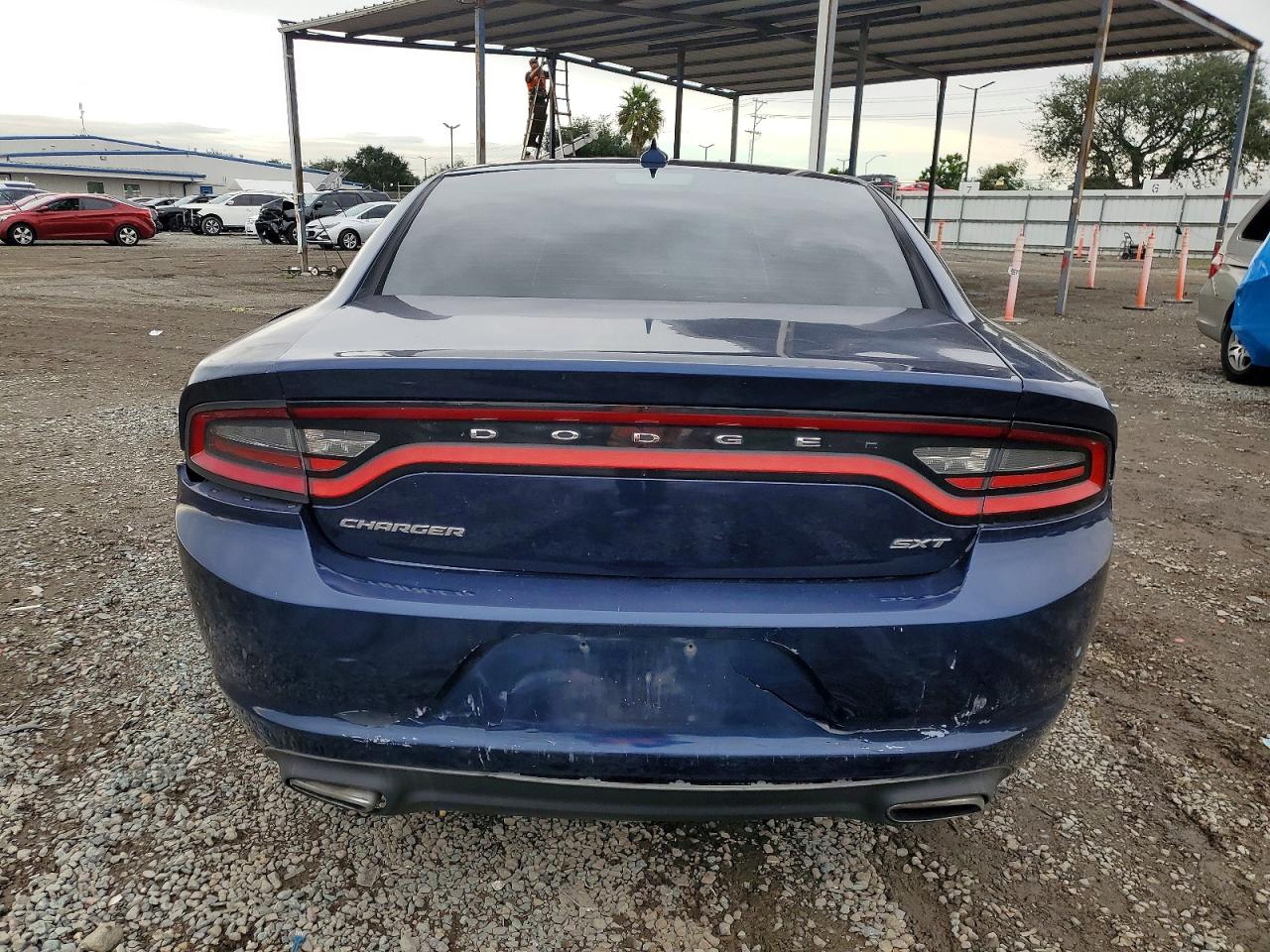 2017 DODGE CHARGER SXT photo 6