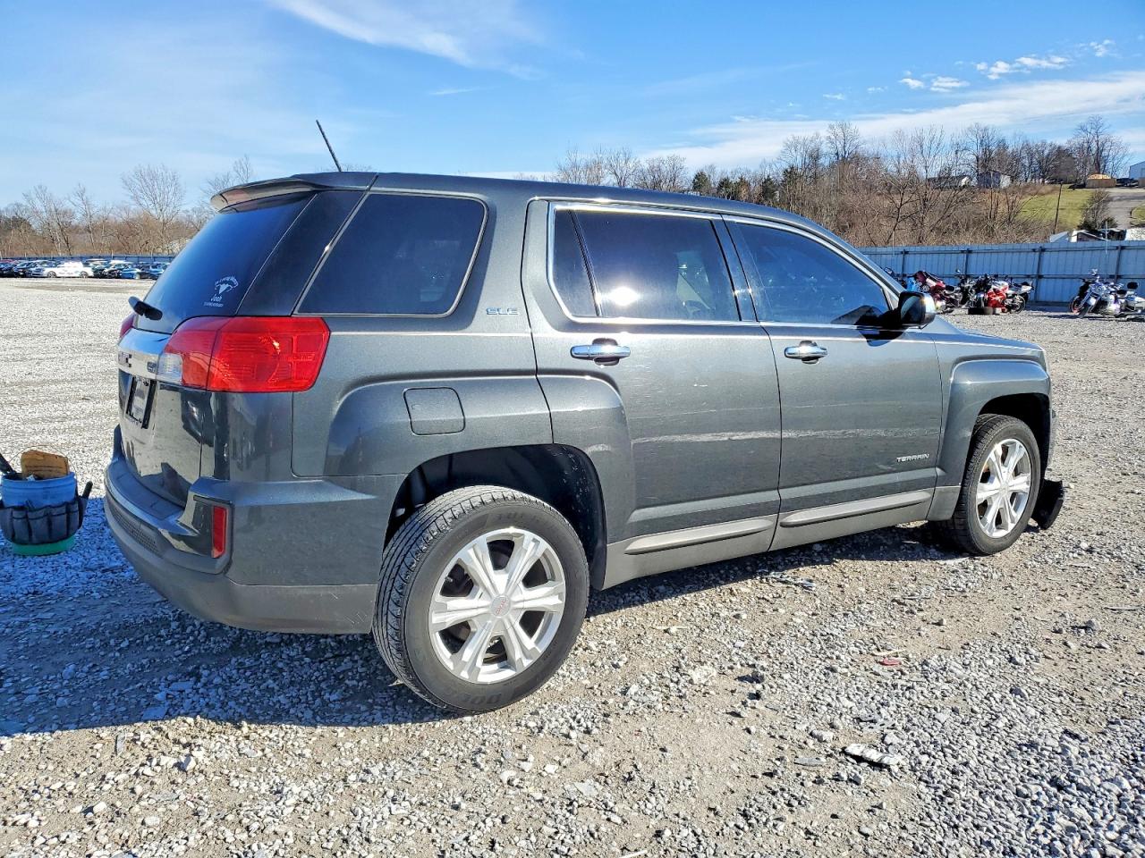 2017 GMC TERRAIN SLE photo 3