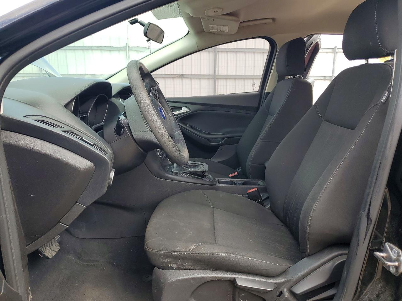 2017 FORD FOCUS SE photo 7
