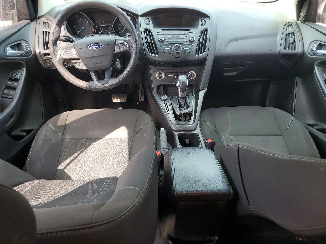 2017 FORD FOCUS SE photo 8